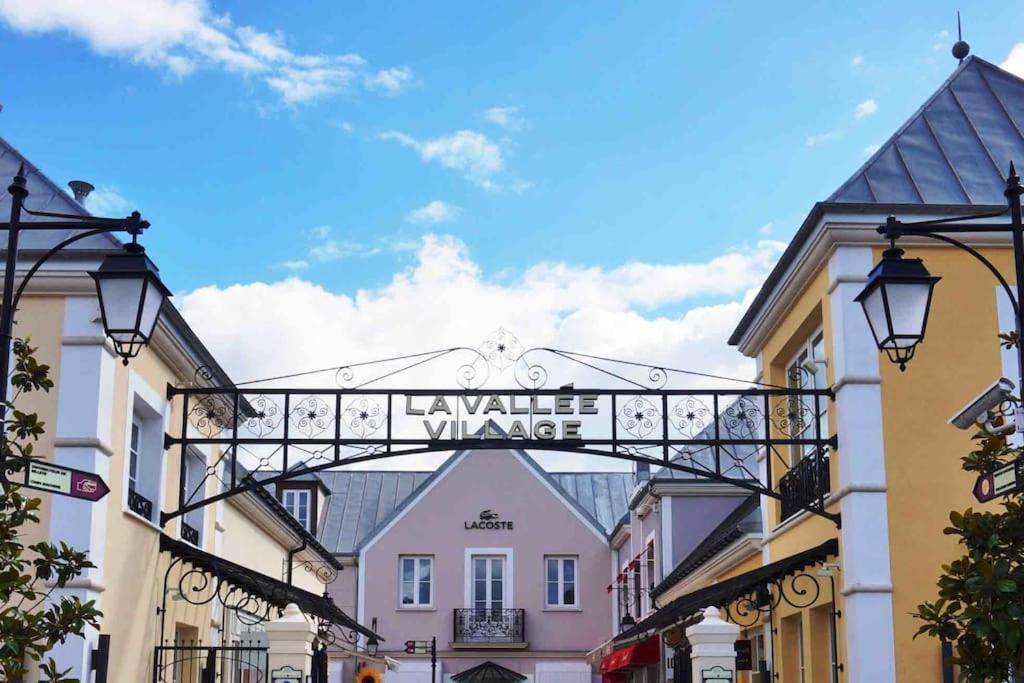 Апартаменти The Smile House // Бюссі-Сен-Жорж Екстер'єр фото